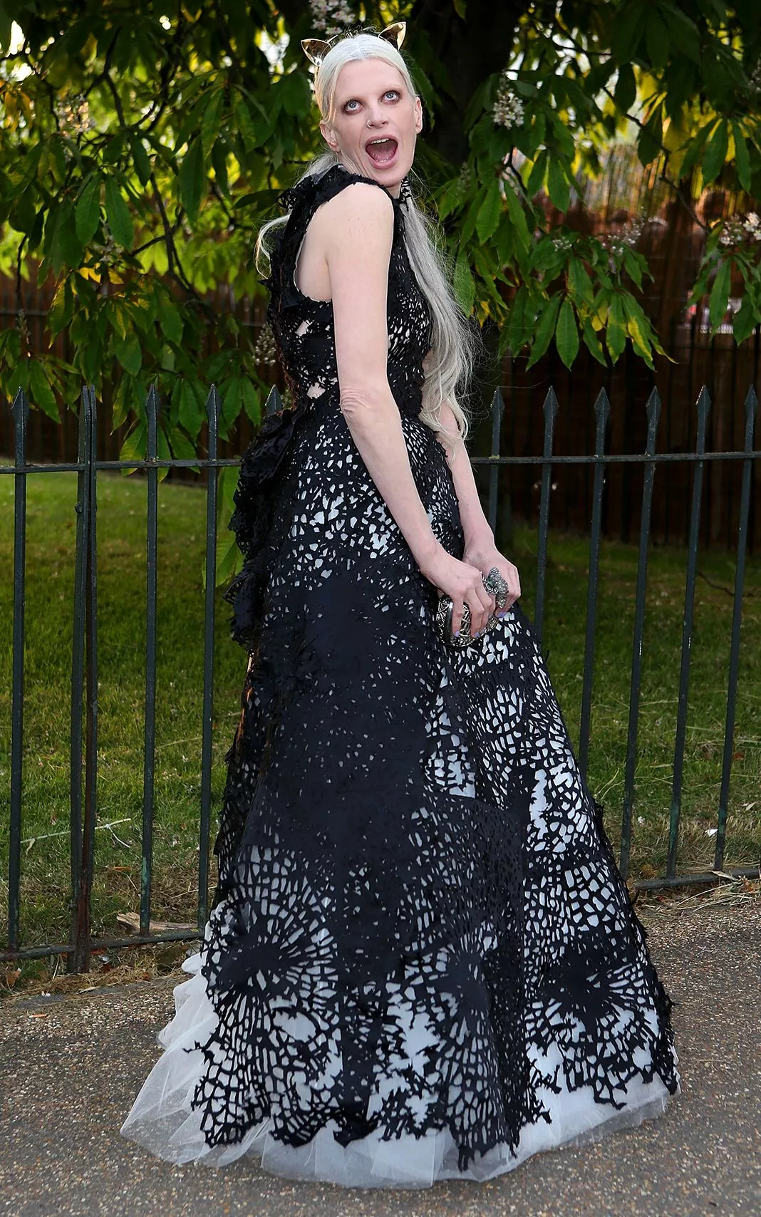 Кристен Макменами а ежегодной летней вечеринке Serpentine Gallery, 26 июня 2013 года в Лондоне.