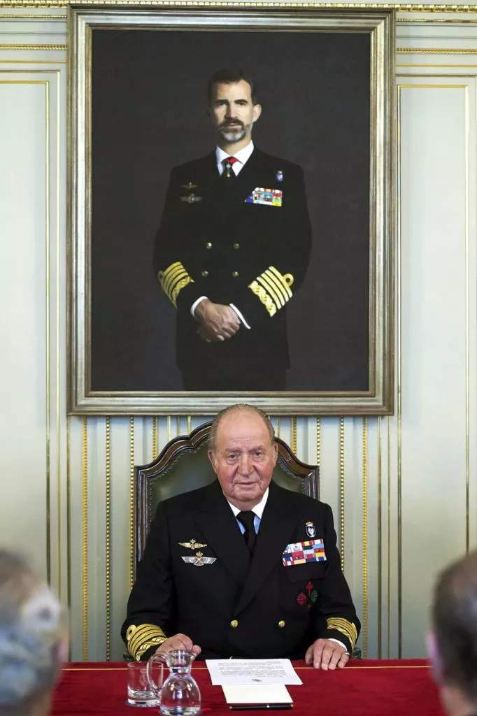 Карлос председательствует на ежегодном собрании Военно-морского музея