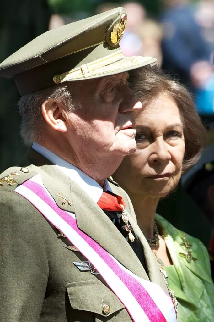 Король Испании Хуан Карлос и королева Испании София присутствуют на Дне вооруженных сил