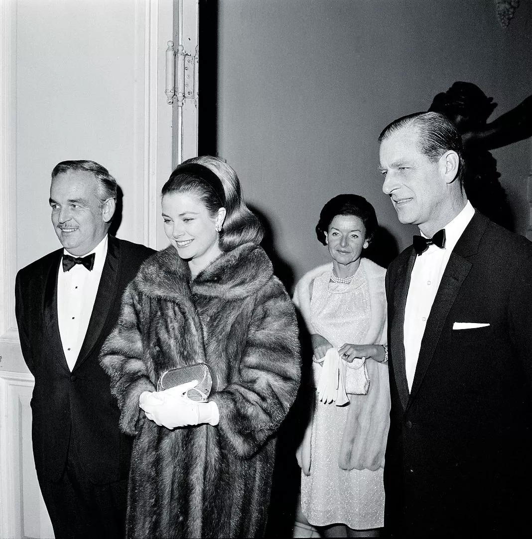 Ренье III, принц Монако со своей женой, Грейс Келли и принцем Филиппом