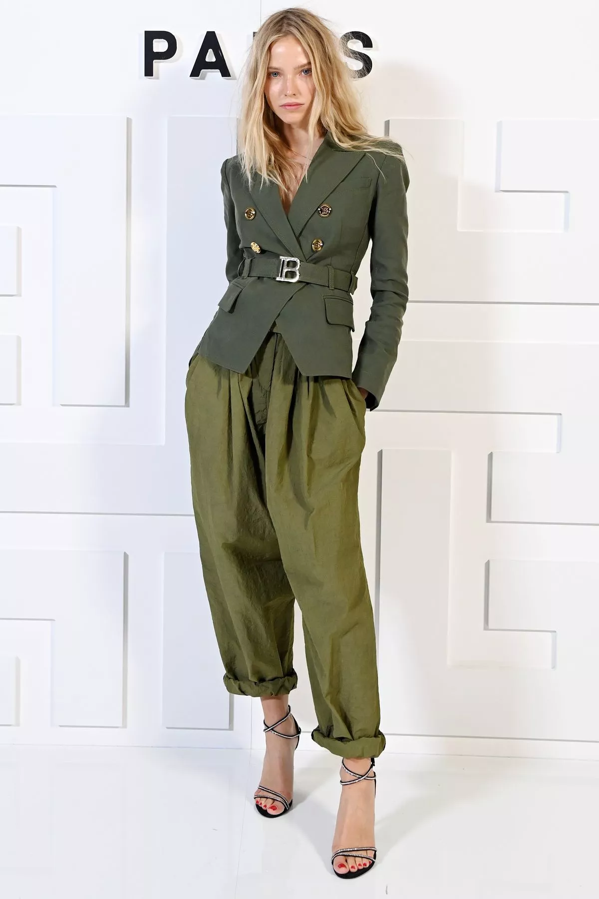 Саша Лусс на шоу Balmain Womenswear Весна/лето 2022 в рамках Недели моды в Париже, фото 1
