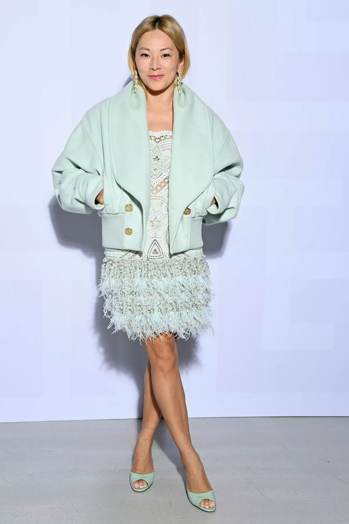 Тина Леунг на шоу Balmain Womenswear Весна/лето 2022 в рамках Недели моды в Париже