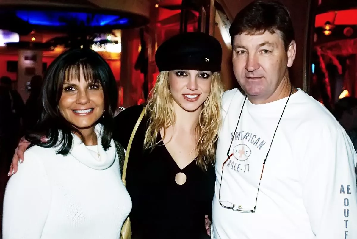 Бритни Спирс со своими родителями Линн и Джэми Спирс на вечеринке Britney Spears at Planet Hollywood в Лас-Вегасе