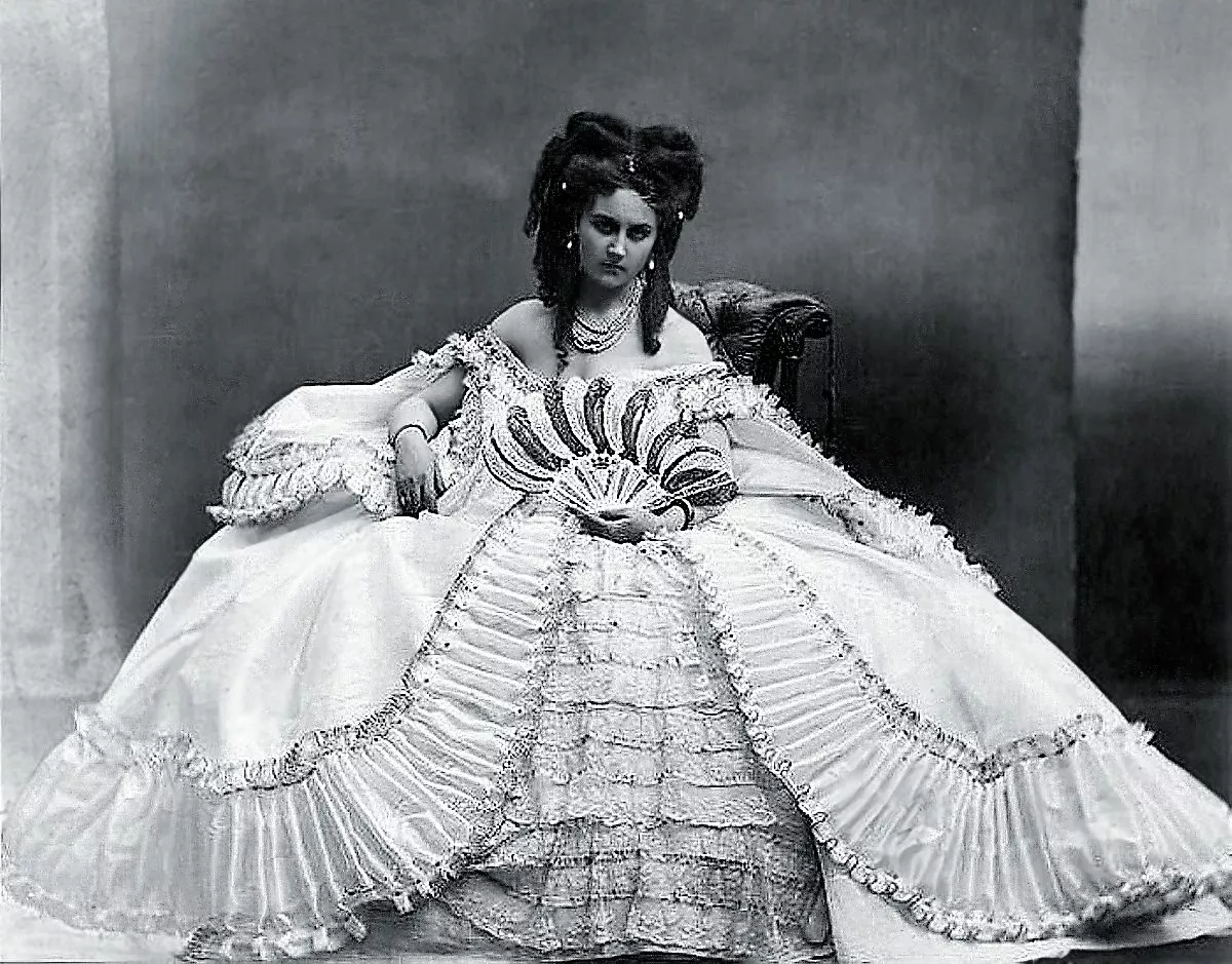 Графиня ди Кастильоне с веером. Фото: Пьер-Луи Пирсон, 1861-1867 гг.