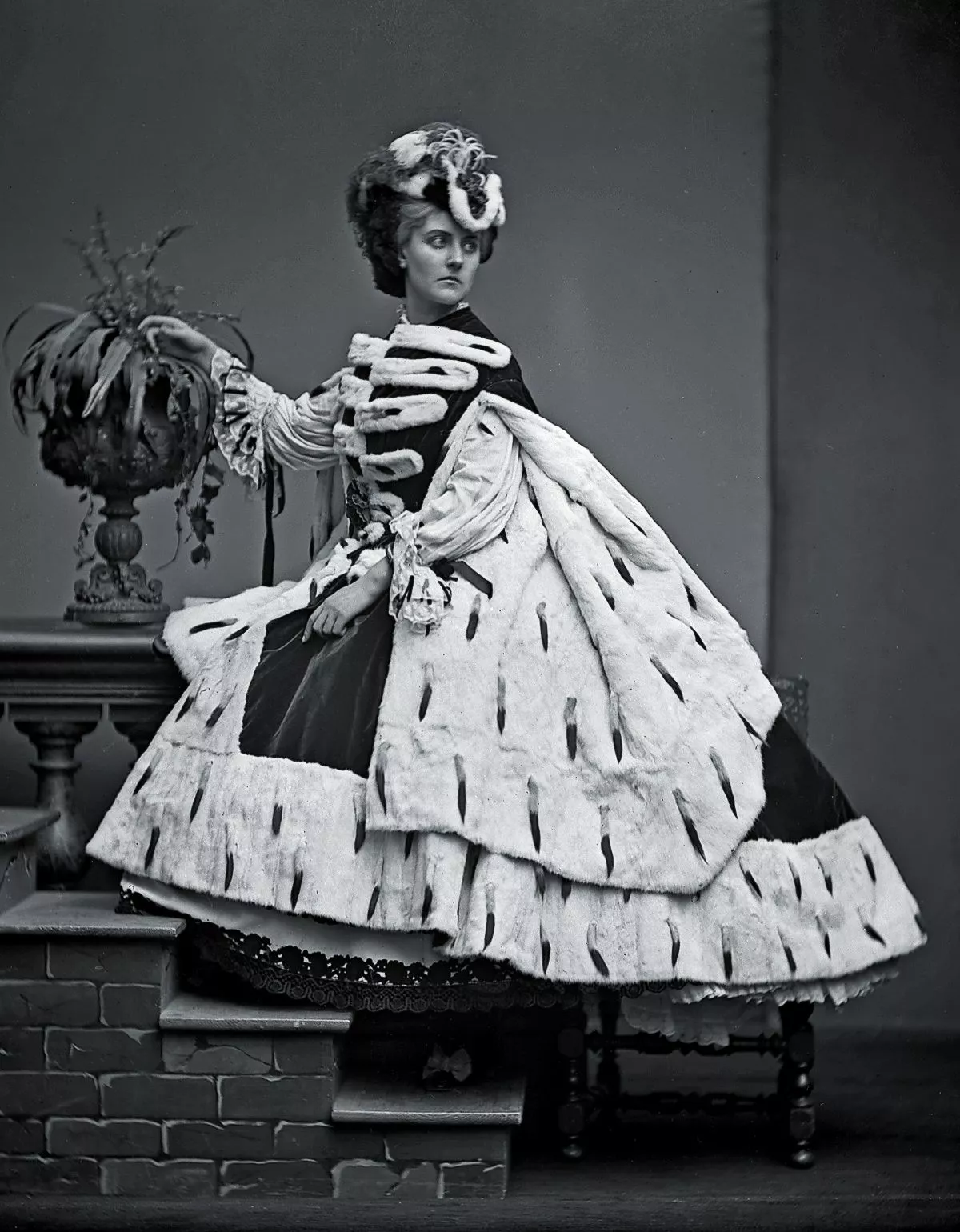 Графиня Кастильоне, более известная как «Ла Кастильоне», итальянская аристократка, любовница императора Франции Наполеона III, 1865 г. - фото 3