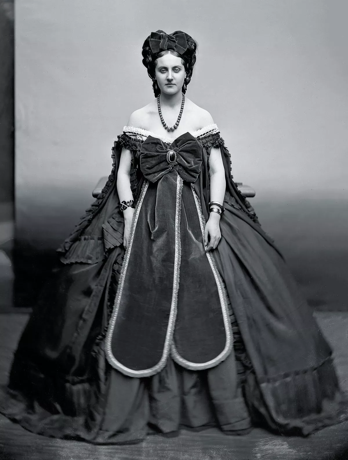 Графиня Кастильоне, более известная как «Ла Кастильоне», итальянская аристократка, любовница императора Франции Наполеона III, 1865 г. - фото 5