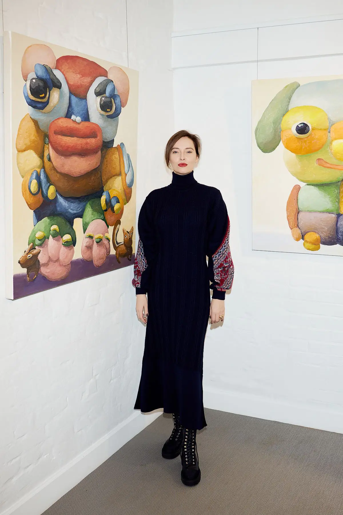 Ирина Зарькова на открытии выставки Питера Опхайма в галерее Askeri Gallery, 16 ноября 2021 г. Ирина Зарькова на открытии выставки Питера Опхайма