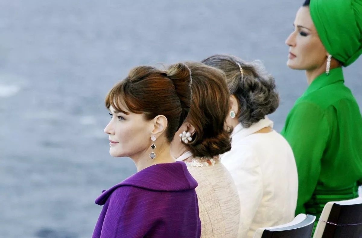 Карла Бруни Саркози, Сюзанна Мубарак, жена Пан Ги Муна, Шейха Моза Бинт Насер аль-Миснад