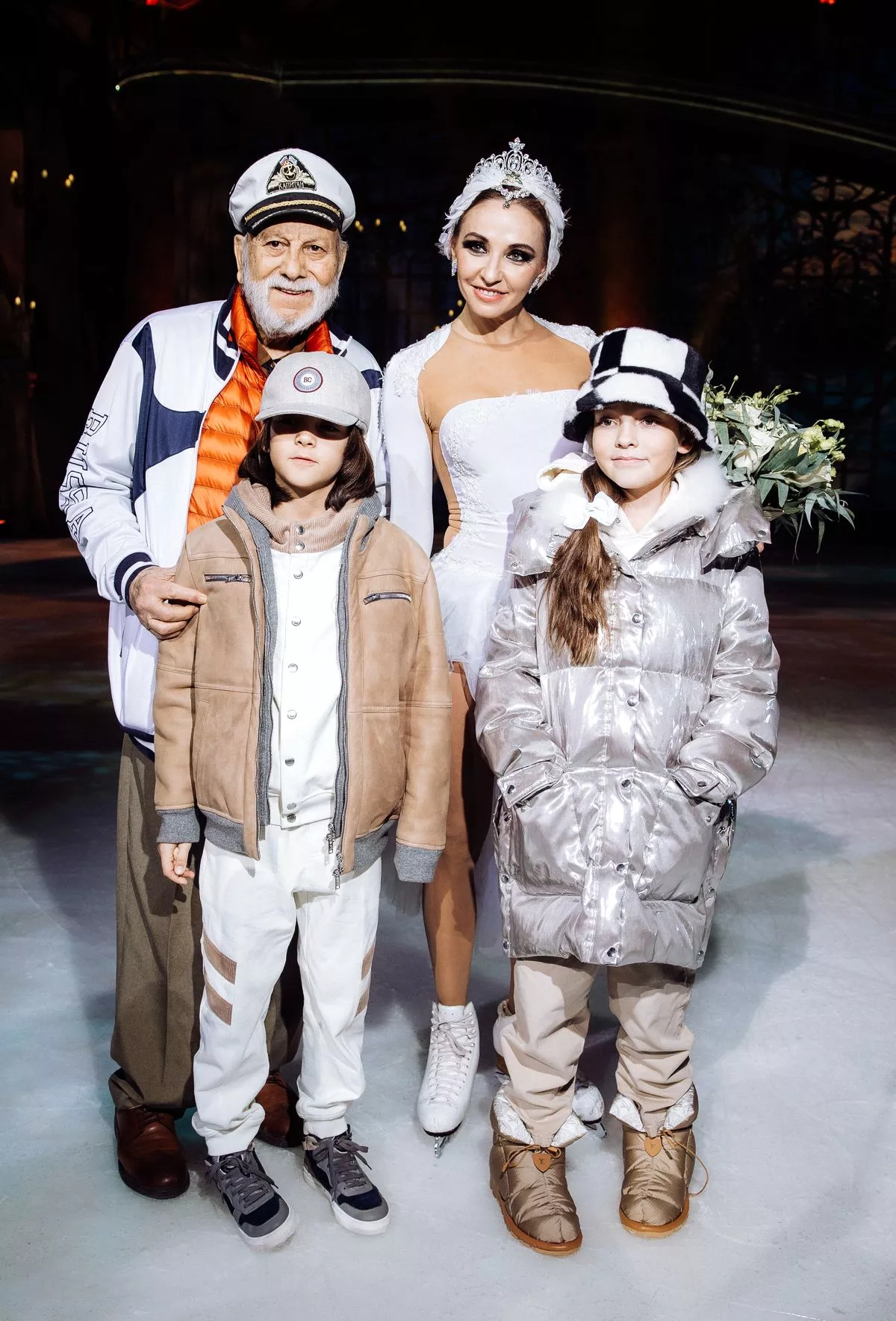 Бедрос Киркоров с внуками Мартином и Аллой-Викторией, Татьяна Навка на премьере шоу «Лебединое озеро»