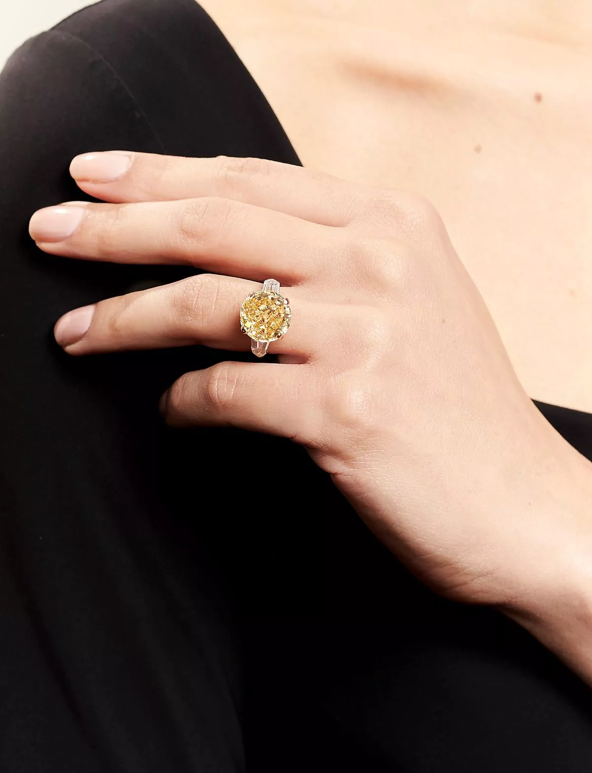 Кольцо с ярко-желтым бриллиантом Van Cleef & Arpels, фото 2