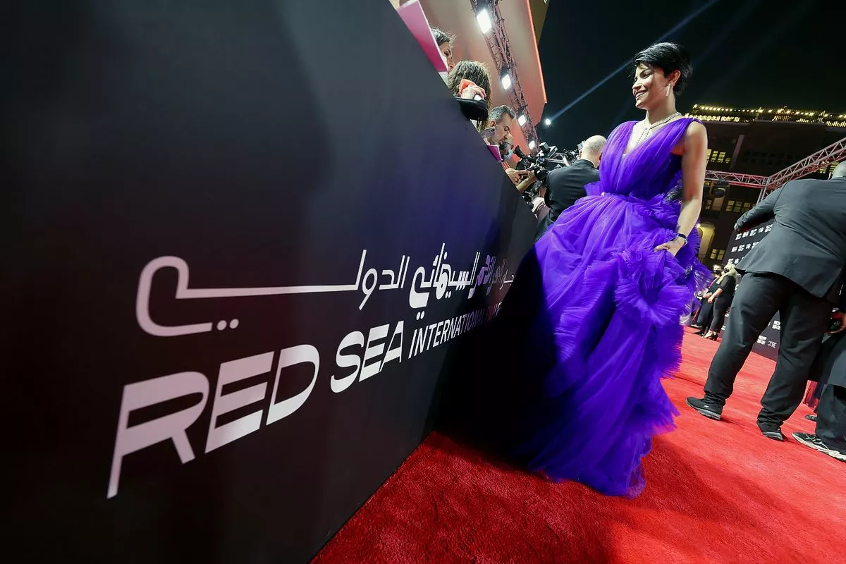 Мила Аль Захрани на премьере фильма «Сирано» в рамках Международного кинофестиваля Red Sea International Film, фото 1