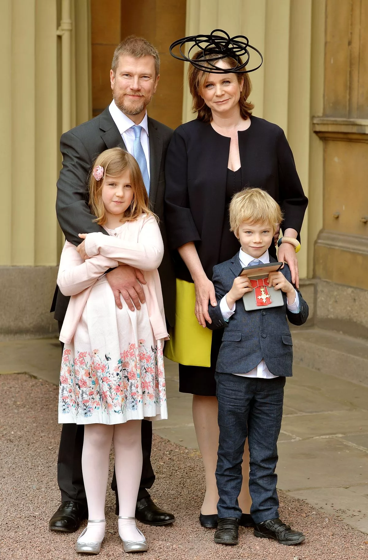 Эмили Уотсон с мужем Джеком Уотерсом и детьми Джульеттой и Диланом