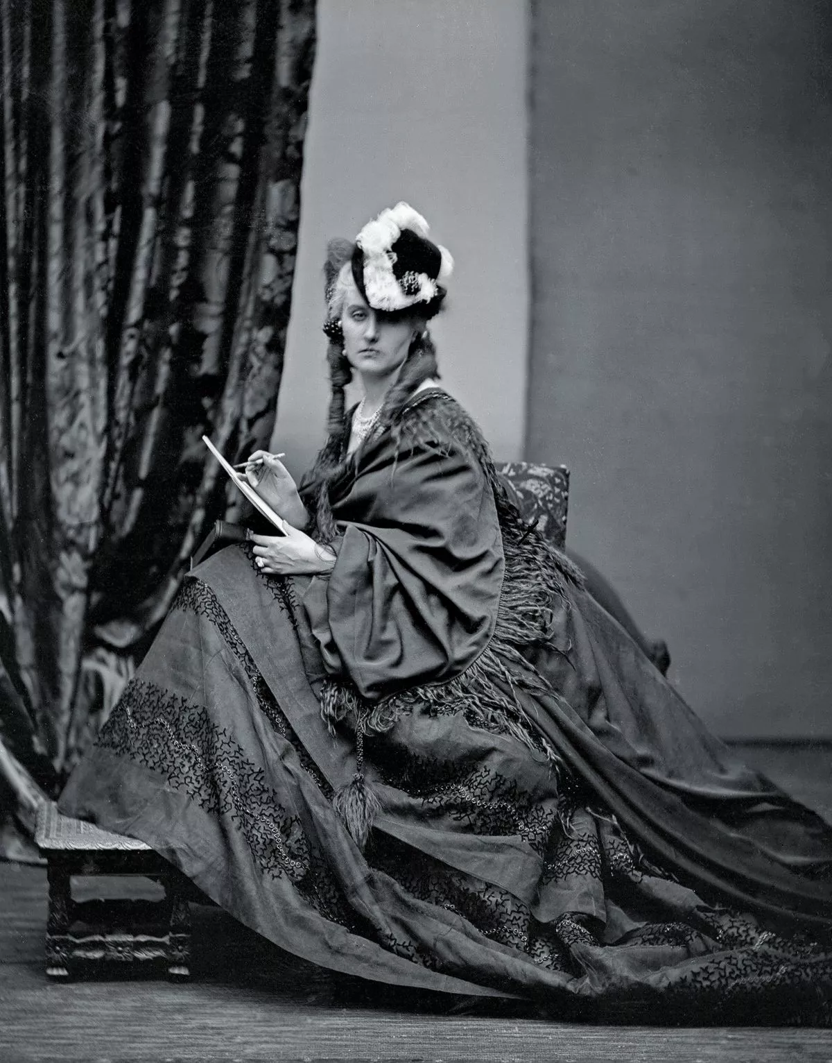 Графиня Кастильоне, более известная как «Ла Кастильоне», итальянская аристократка, любовница императора Франции Наполеона III, 1865 г. - фото 2