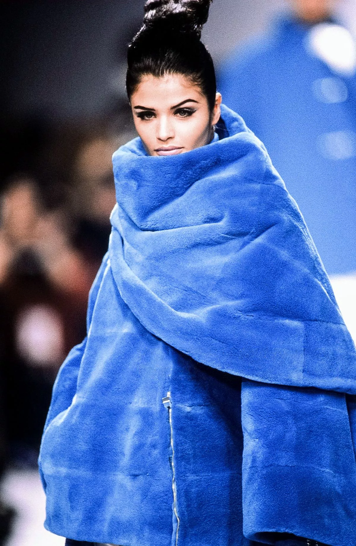 Хелена Кристенсен на шоу Claude Montana Ready-to-Wear Осень/Зима 1991/1992