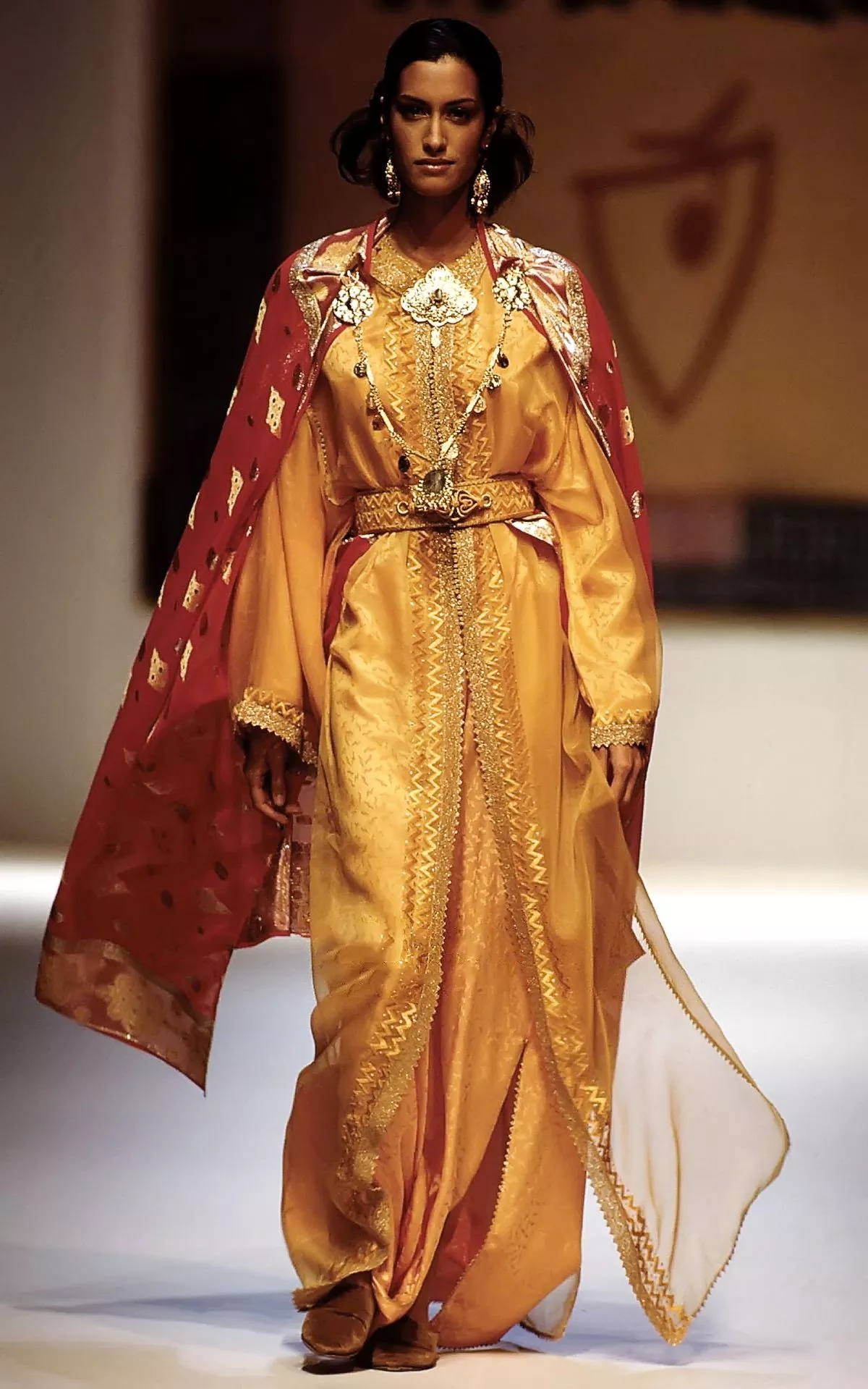 Ясмин Гаури на шоу этнической моды Эфиопии в Париже