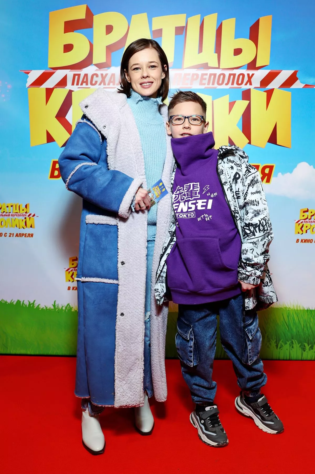 Катерина Шпица с сыном Германом на премьере семейной анимации «Братцы Кролики Пасхальный переполох»