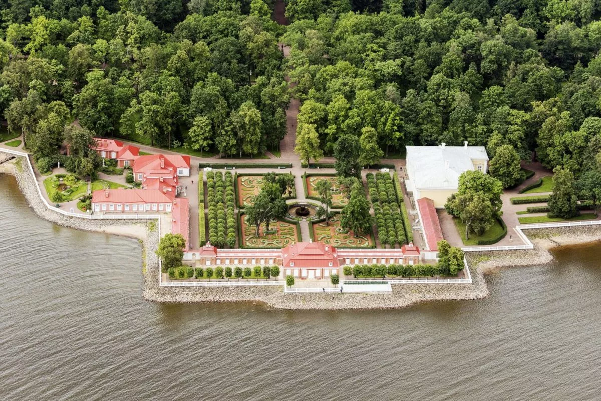 Дворец Монплезир в Петергофе