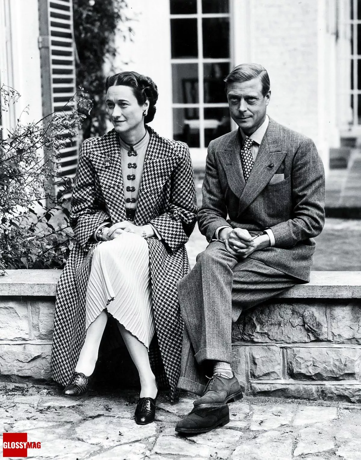 Герцог и герцогиня Виндзорские в своем временном доме недалеко от Эшдаунского леса, Сассекс, после их возвращения из Франции в начале Второй мировой войны, 13 сентября 1939 г.