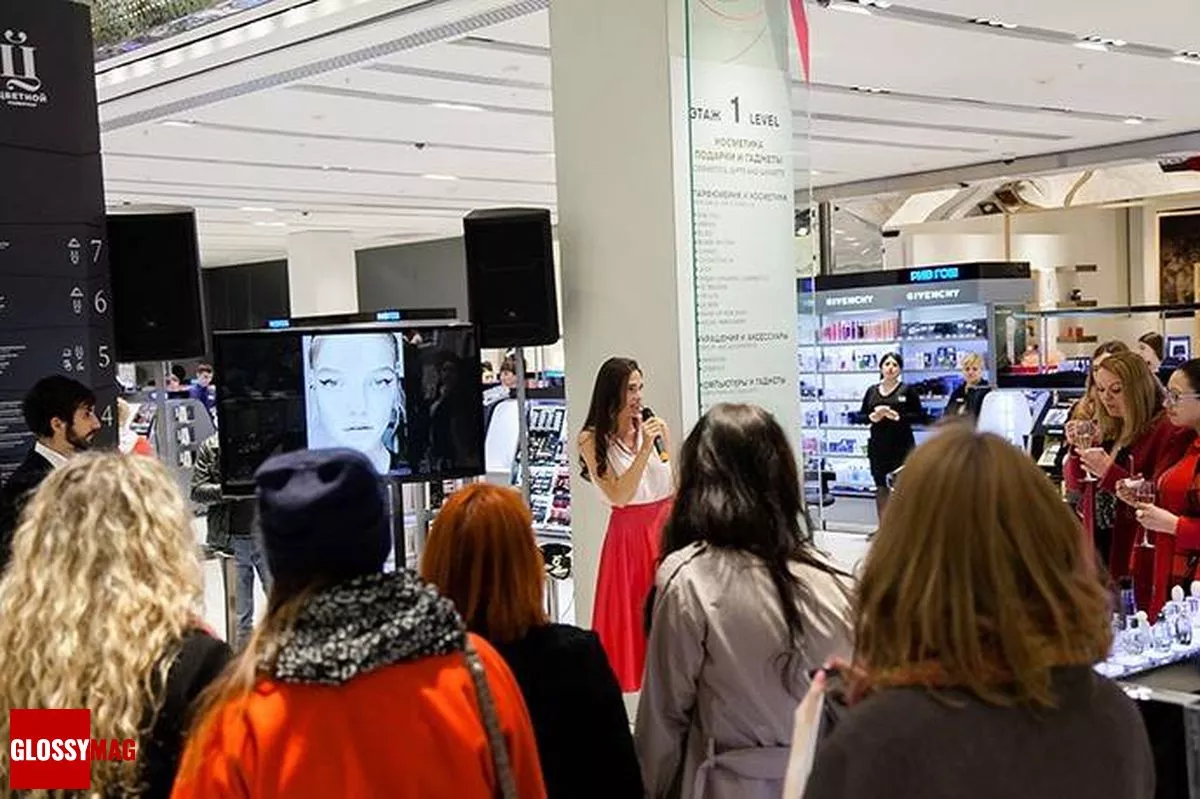 Полина Аскери на эксклюзивной премьере парфюмерного бренда Liu Jo в Рив Гош «Цветной», 9 апреля 2015 г., фото 1