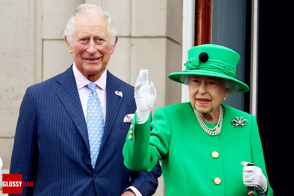 Принц Чарльз, принц Уэльский и Королева Елизавета II на балконе Букингемского дворца во время Платинового юбилея Королевы, 5 июня 2022 г.