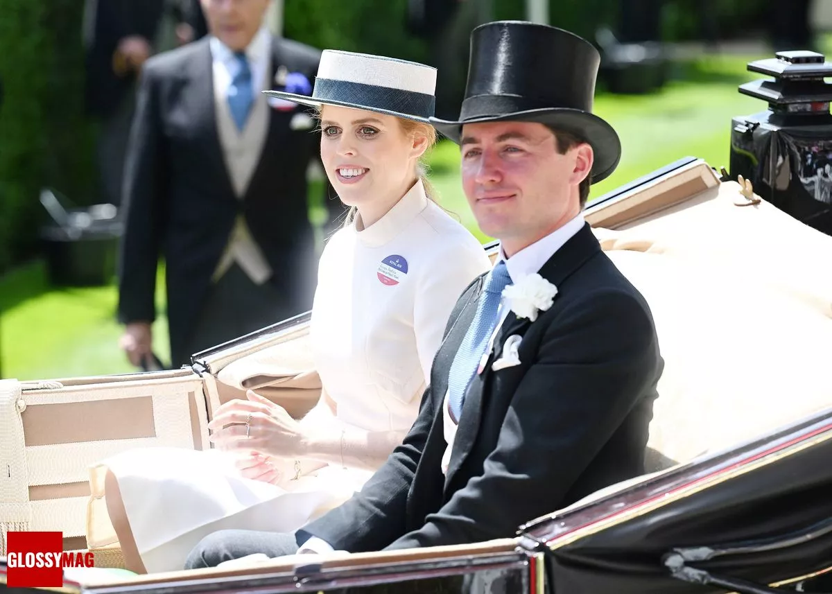Принцесса Беатрис и Эдоардо Мапелли Моцци на второй день Королевских скачек Royal Ascot в Аскоте, 15 июня 2022 г.