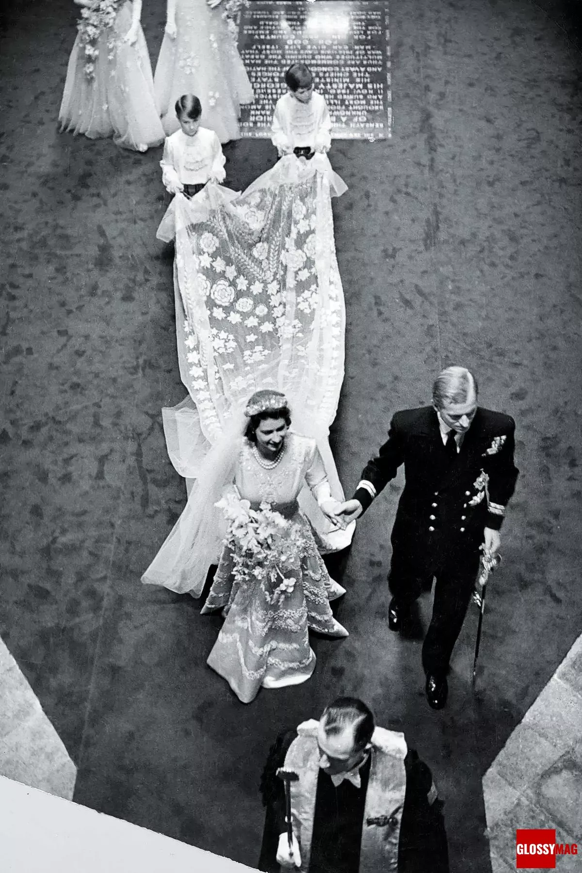 Принцесса Елизавета II и принц Филипп, герцог Эдинбургский, в день свадьбы в Вестминстерском аббатстве, 20 ноября 1947 г.