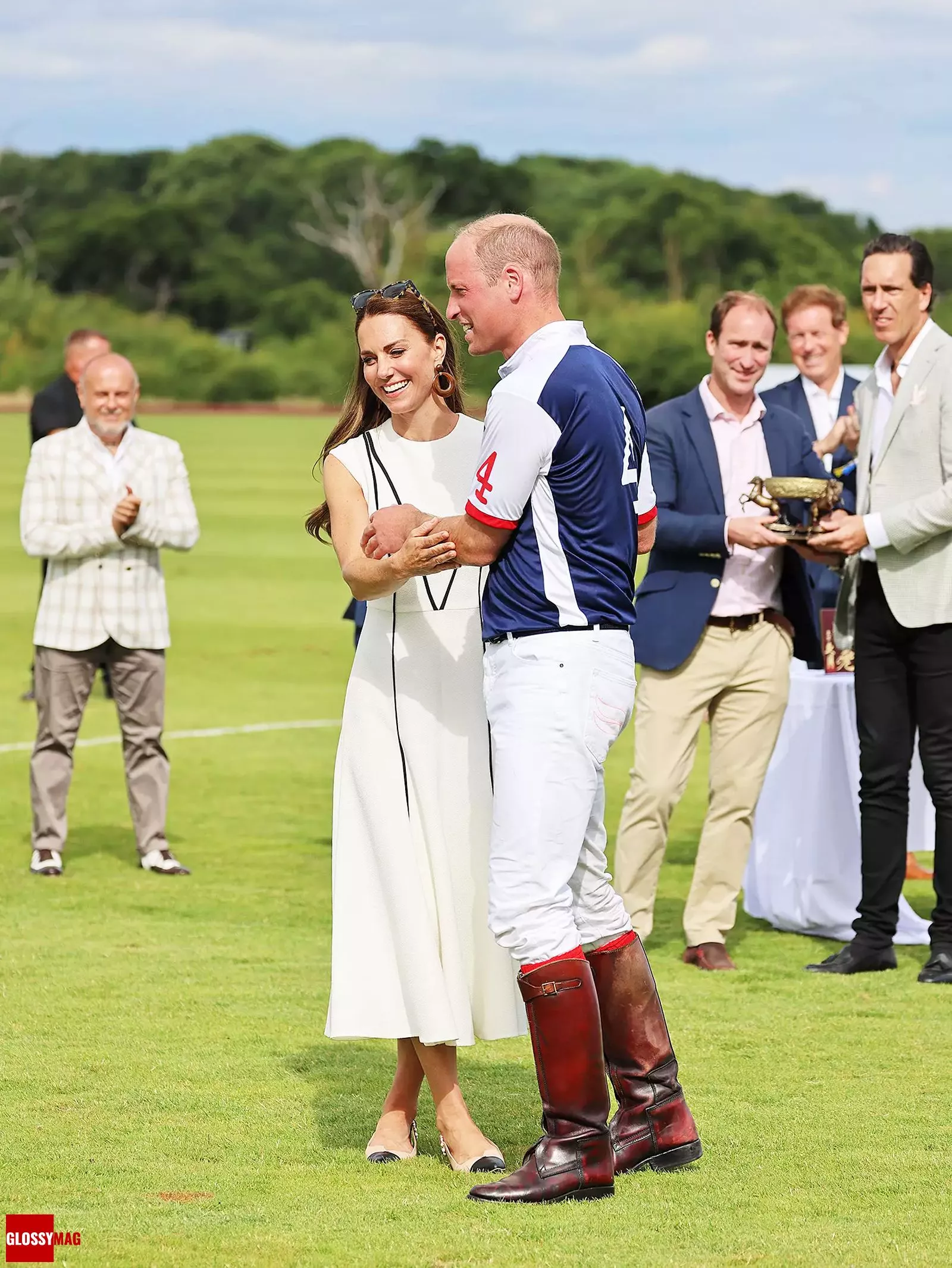 Кэтрин, герцогиня Кембриджская и принц Уильям, герцог Кембриджский на Королевском благотворительном Кубке по поло в Эгеме, Англия, 6 июля 2022 г., фото 3