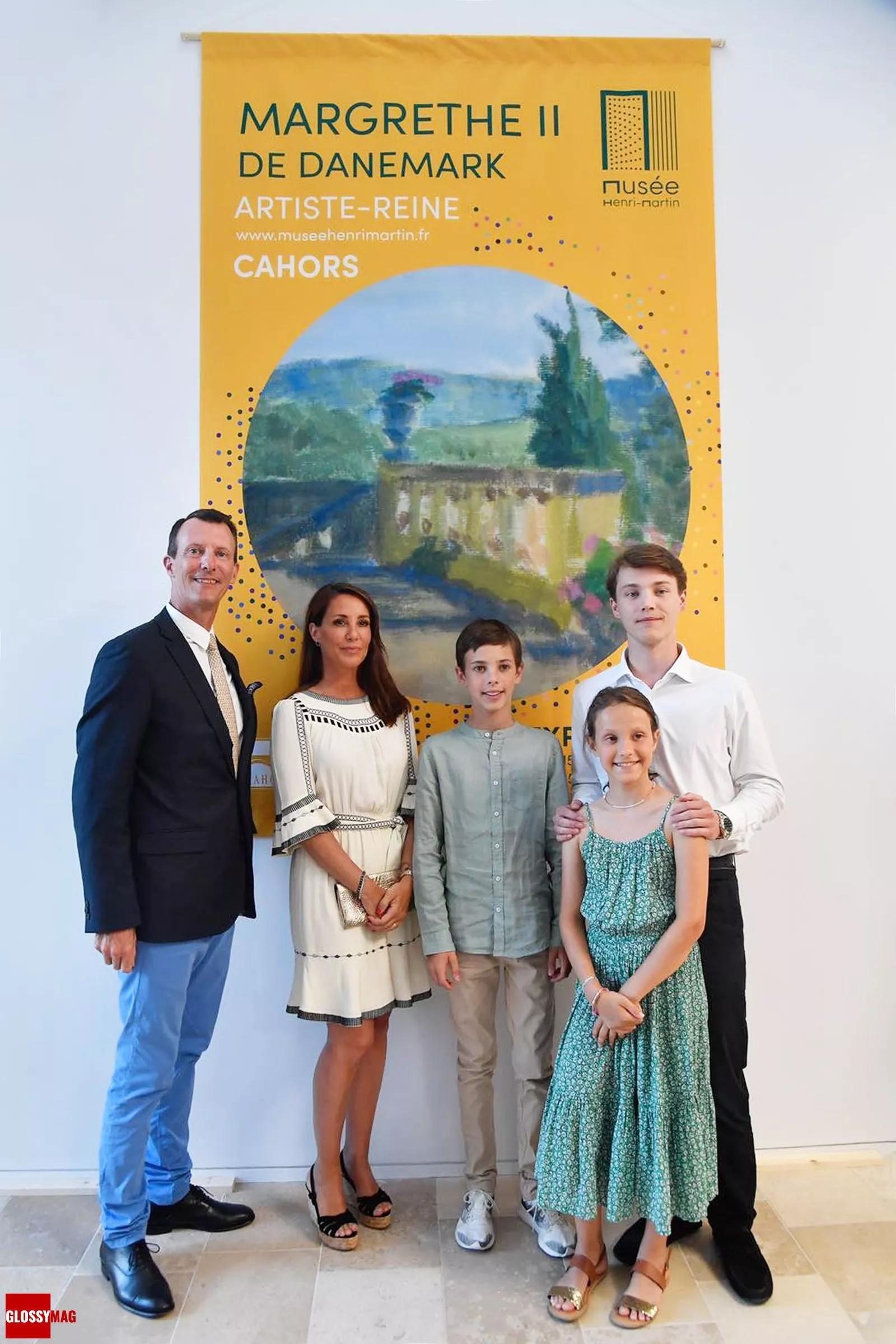 Принц Иоахим с женой, принцессой Мари, и детьми на выставке «Margrethe II of Denmark, Artiste-Reine» в музее Анри-Мартена, 15 июля 2022 г.