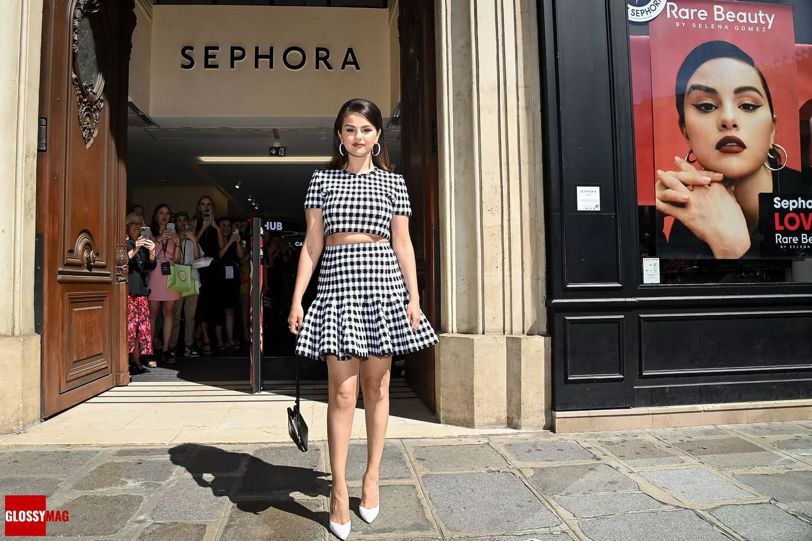 Селена Гомес прибыла во флагманский магазин Sephora в Париже, 8 июля 2022 г., фото 6