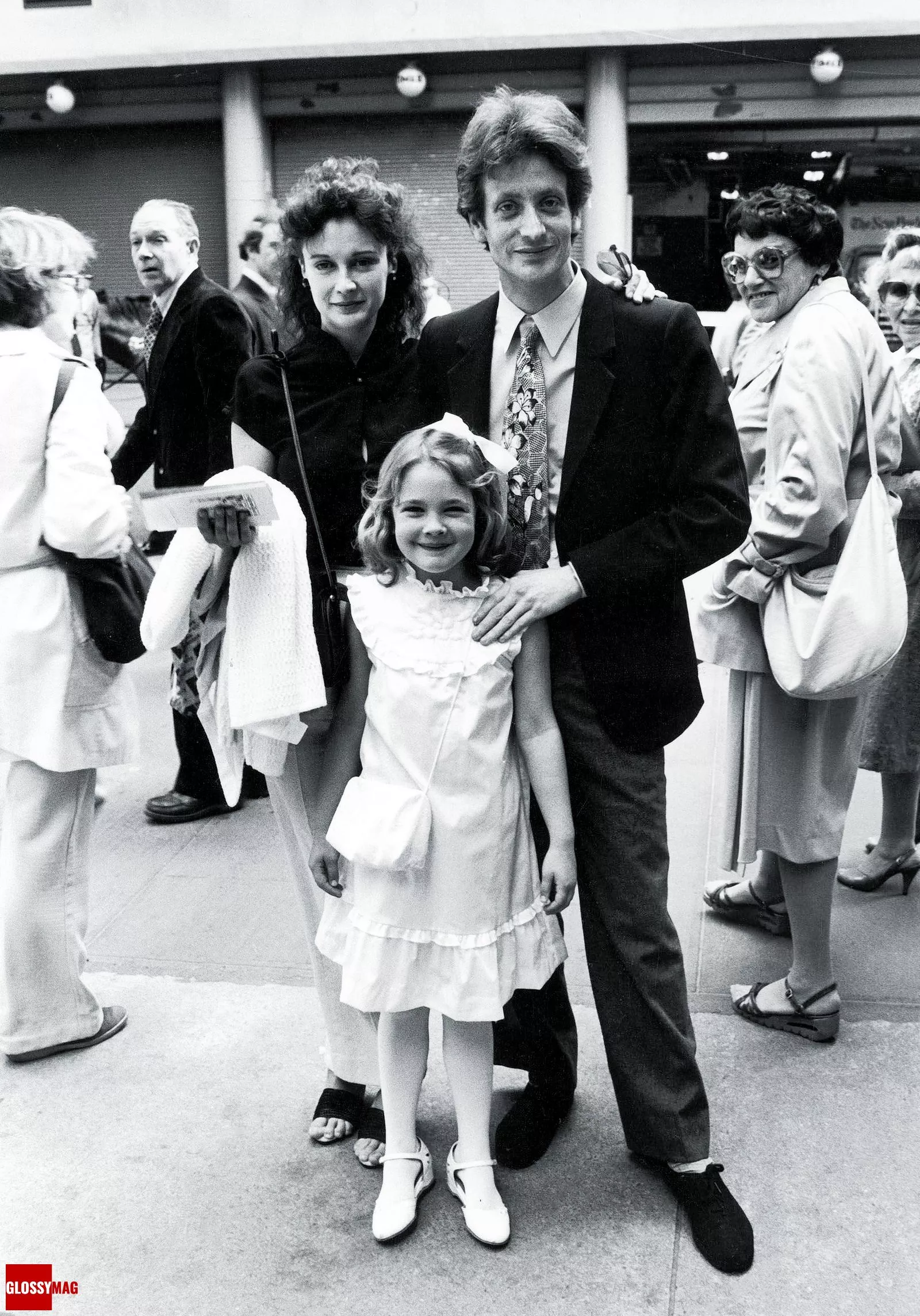 Дрю Бэрримор со своей матерью Джейд Бэрримор и братом по отцу Джоном Блайтом Бэрримором, 1982 г.