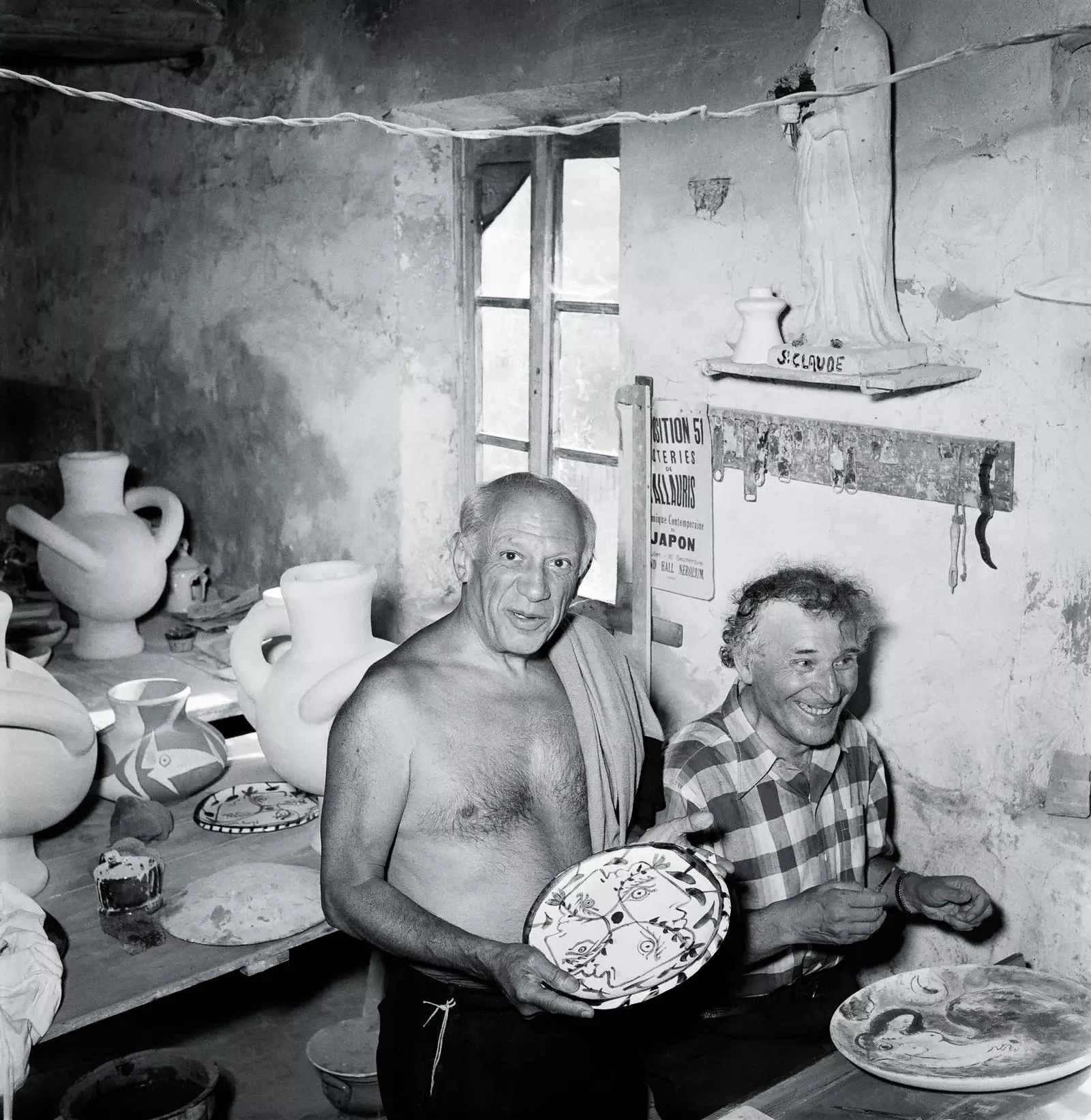 Пабло Пикассо и Марк Шагал в мастерской Madoura в Валлорисе, 1948 г.