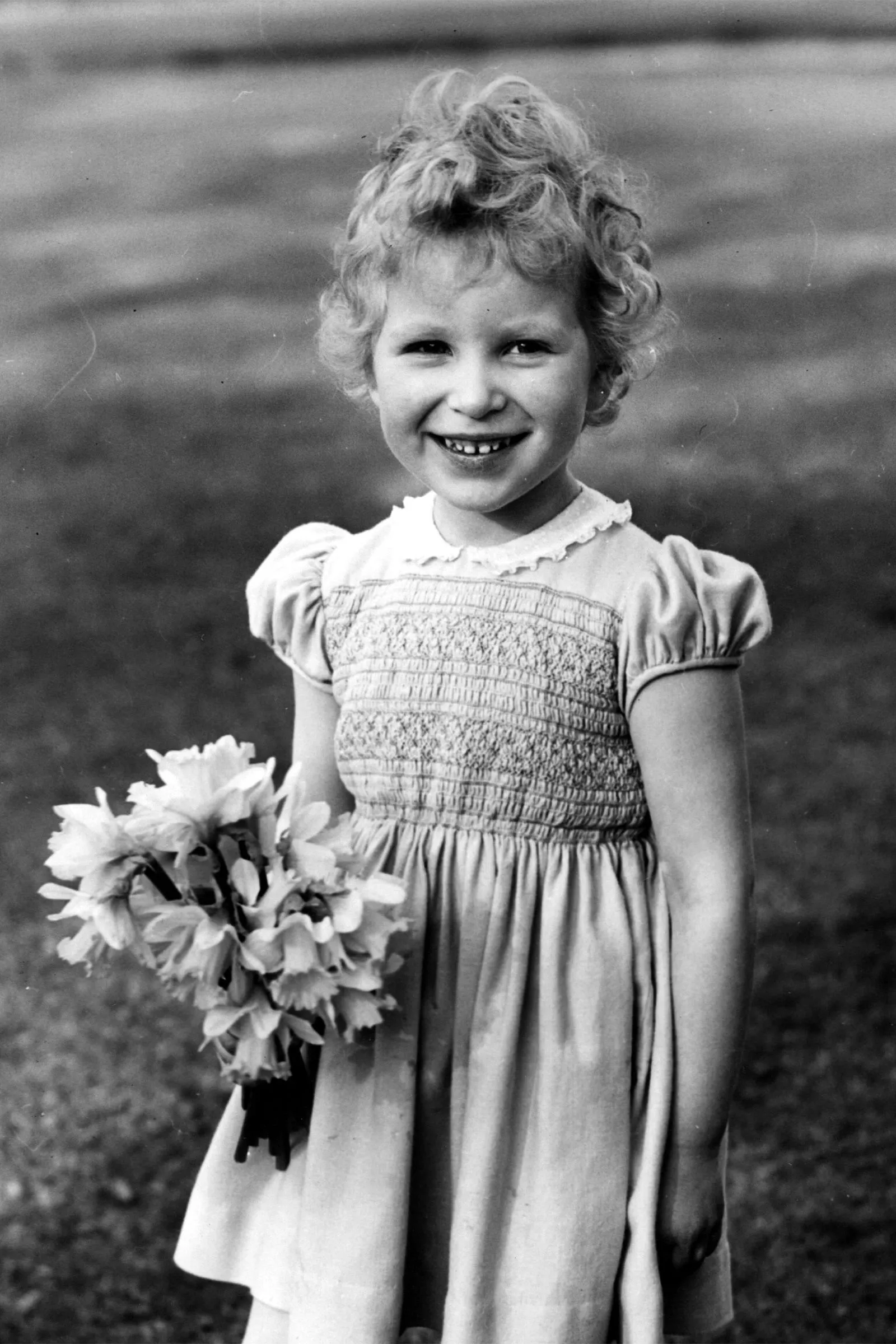Принцесса Анна в саду Роял Лодж, Виндзор, 25 апреля 1954 г.