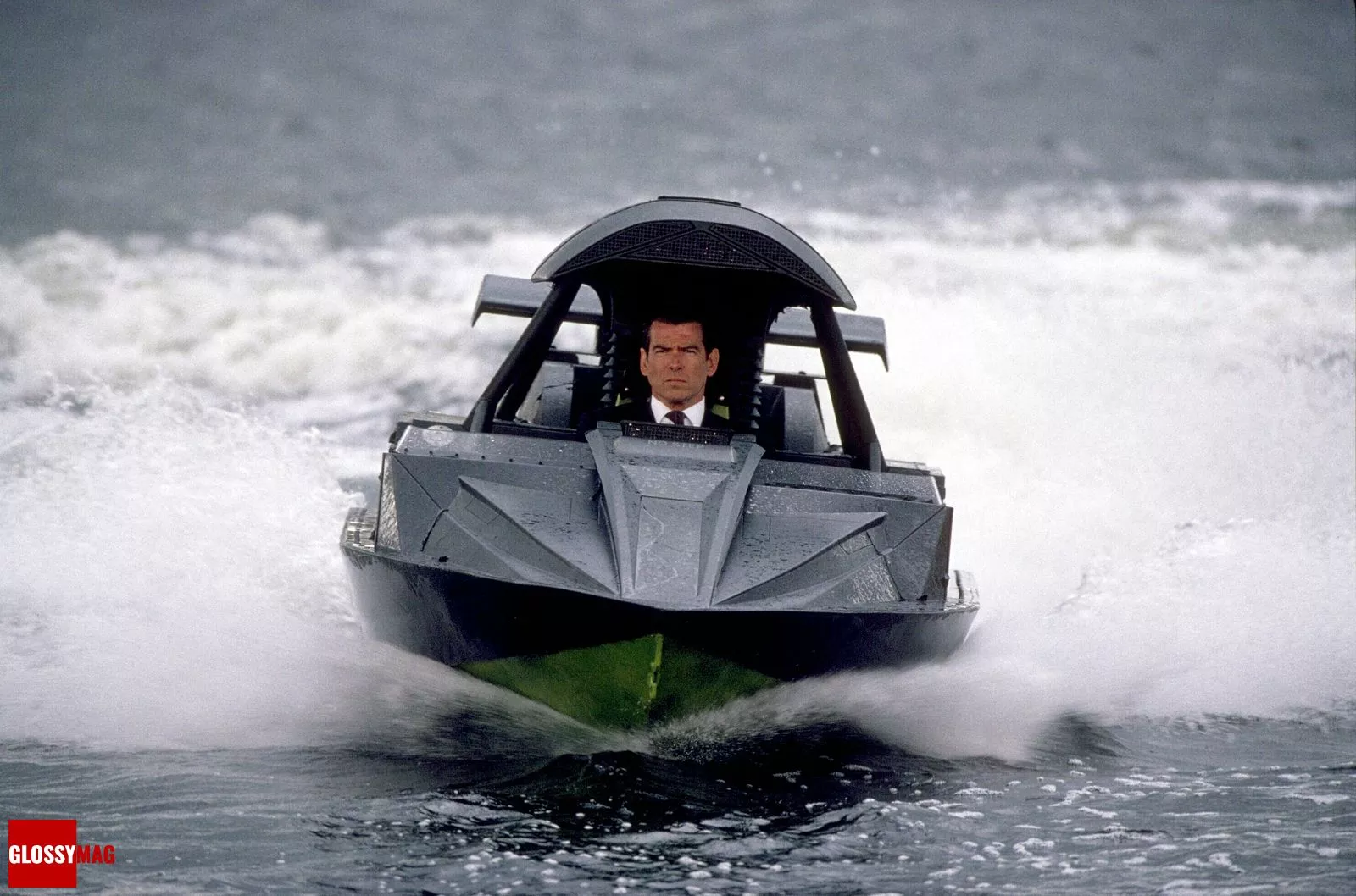 Реактивная лодка Q Jet Boat из фильма о Джеймсе Бонде «И целого мира мало», фото 2