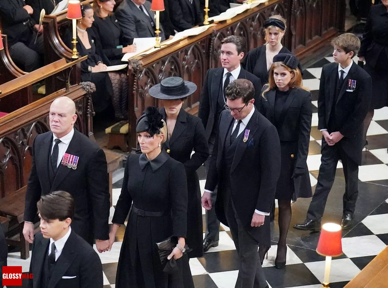 Майк Тиндалл и Зара Тиндалл, принцесса Евгения и Джек Бруксбанк, принцесса Беатрис и Эдоардо Мапелли-Моцци, леди Луиза Виндзор и Джеймс, виконт Северн, на похоронах королевы Елизаветы II, 19 сентября 2022 г.
