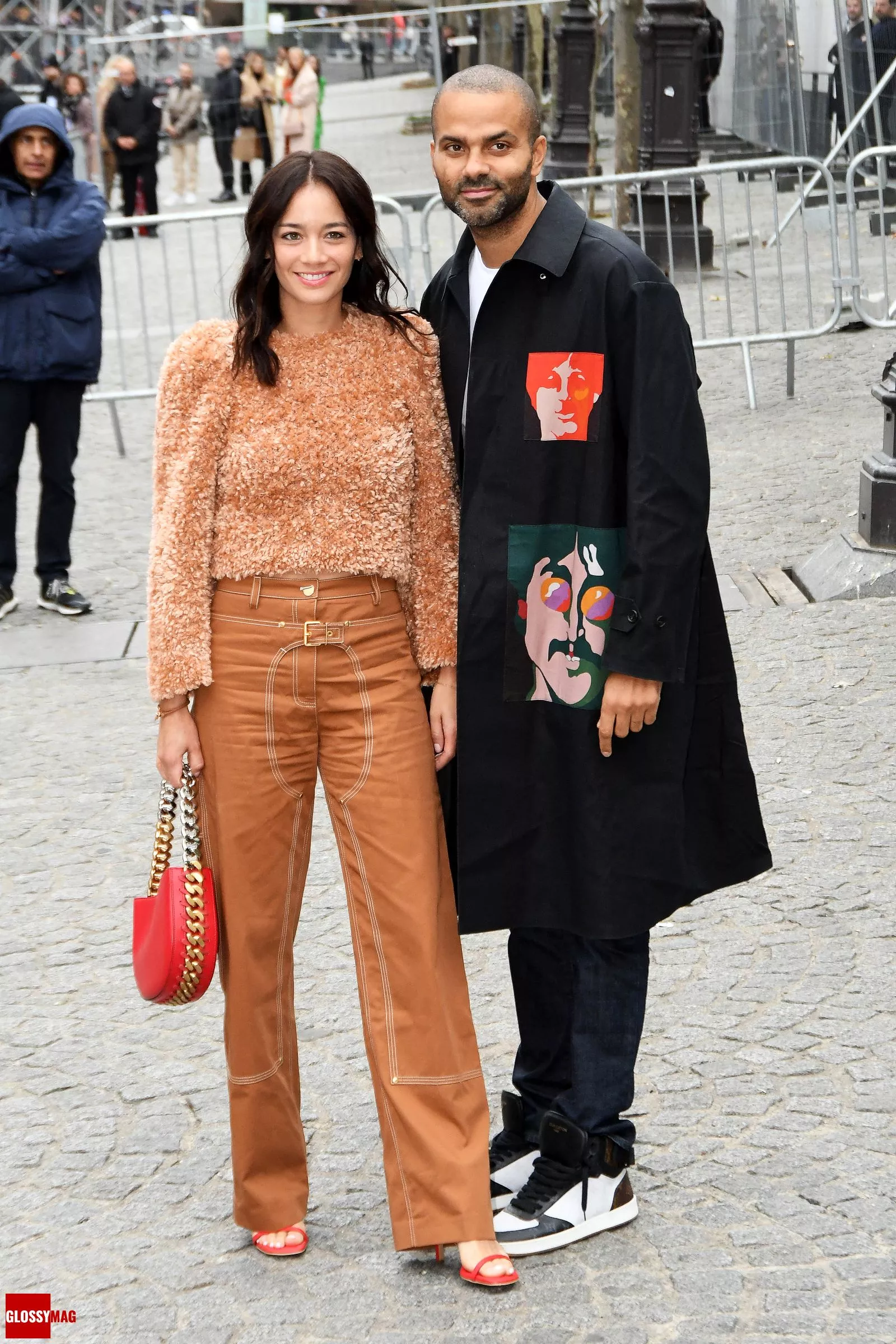 Ализе Лим и Тони Паркер на шоу Stella MCcartney Womenswear весна-лето 2023 в рамках Недели моды в Париже, 3 октября 2022 г.