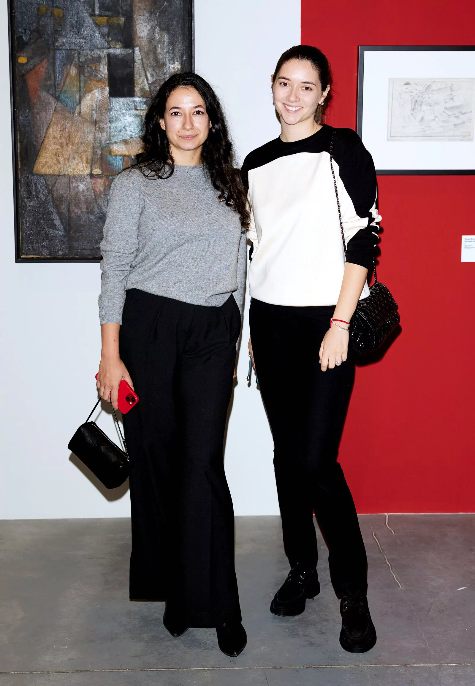 Дарья Парфененко и Кузяева Анна на открытии выставки «Мир как беспредметность»