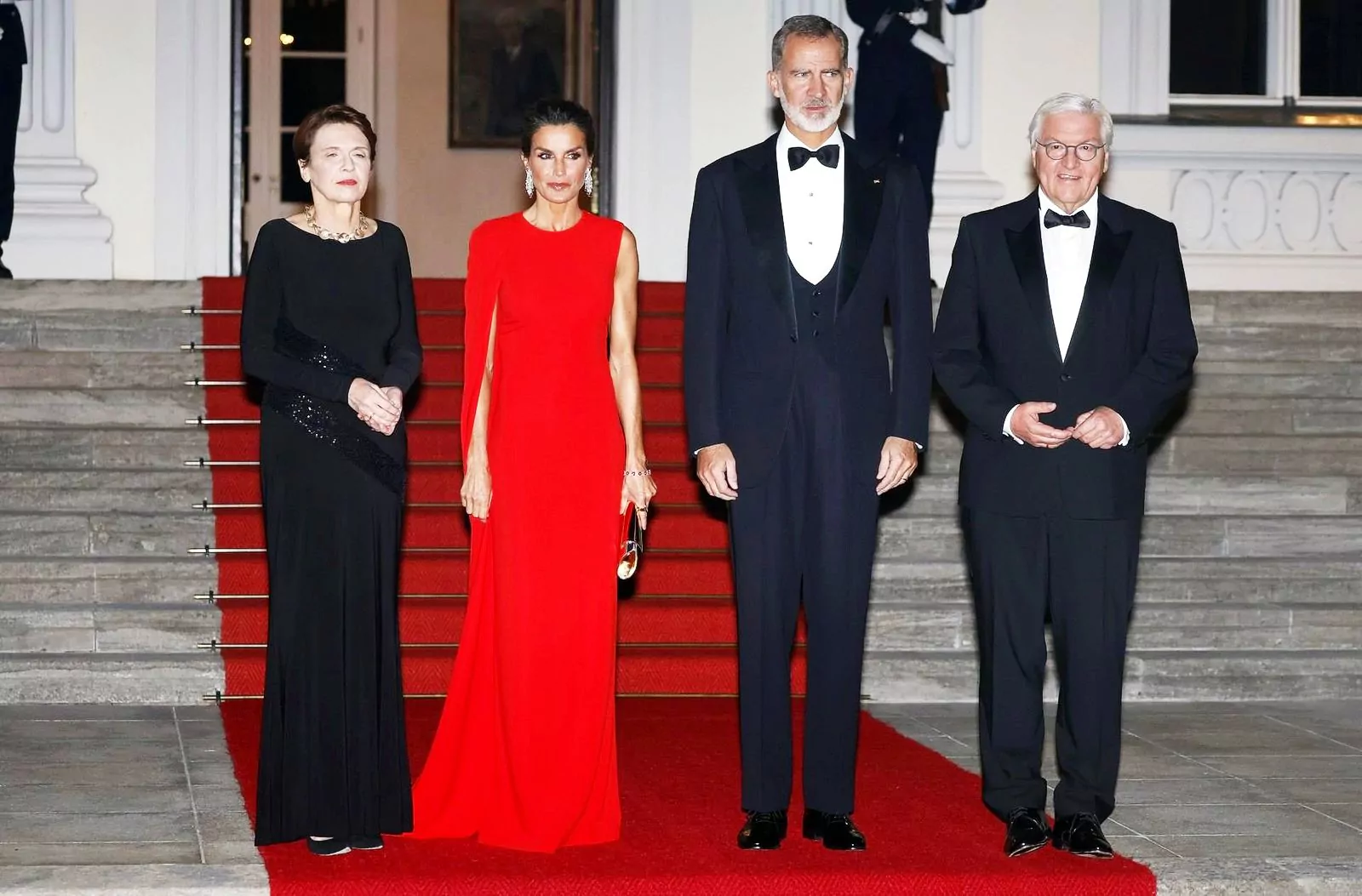 Первая леди Германии Эльке Бюденбендер, королева Летиция, король Филипп VI, президент Германии Франк-Вальтер Штайнмайер на государственном ужине в Берлине, 17 октября 2022 г.