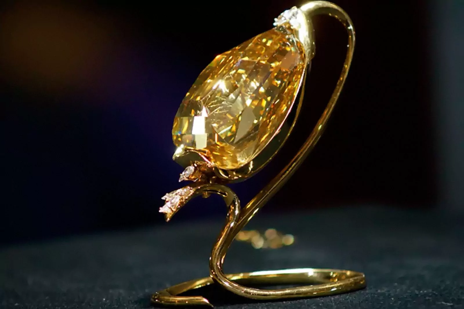 Крупнейший бриллиант The Golden Canary («Золотая канарейка»), фото 3