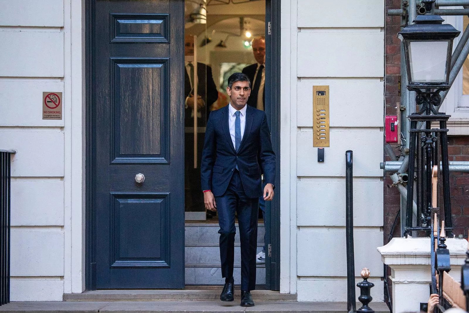 Риши Сунак выходит из своего дома, Лондон, 24 октября 2022 г., фото 4