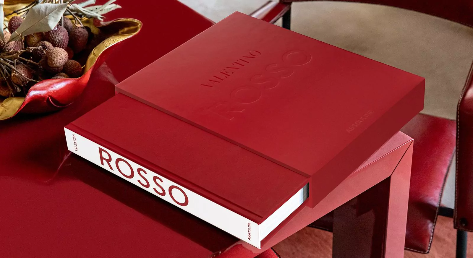 Альбом «Valentino Rosso» вышел в издательстве Assouline, фото 1