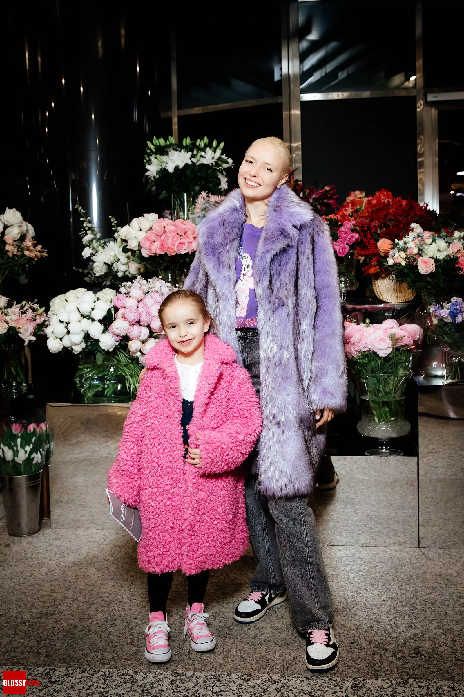Анна Александрова с дочкой на шоу Gulliver в рамках Seasons Fashion Week S/S 2023, 20 ноября 2022 г.
