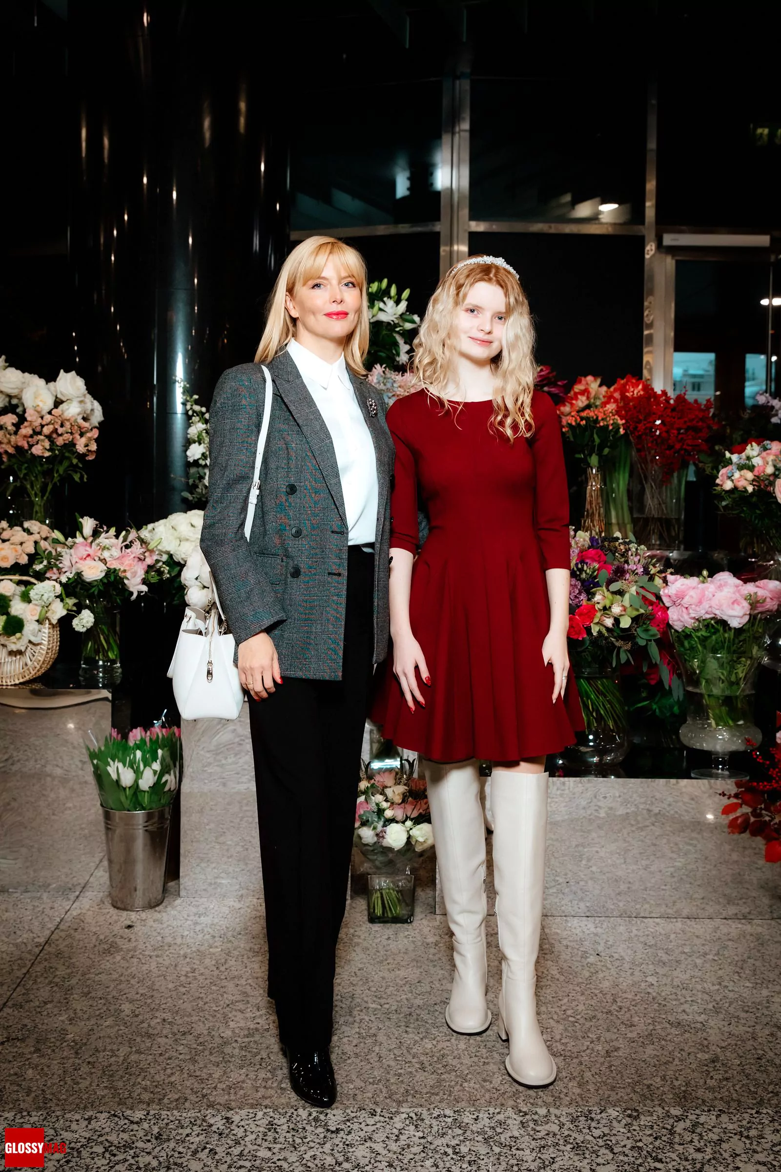 Анна Чурина с дочкой на шоу Gulliver в рамках Seasons Fashion Week S/S 2023, 20 ноября 2022 г.