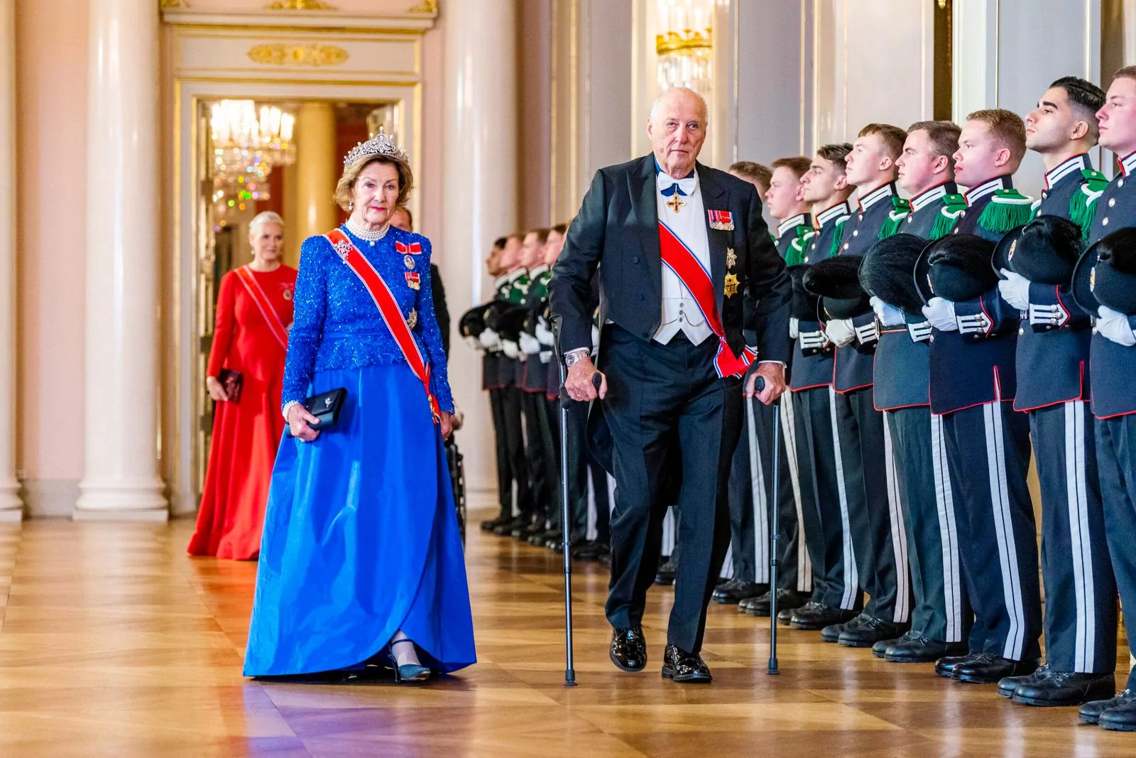 Король Норвегии Харальд V и королева Соня устраивают Stortingsmiddagen, 27 октября 2022 г.