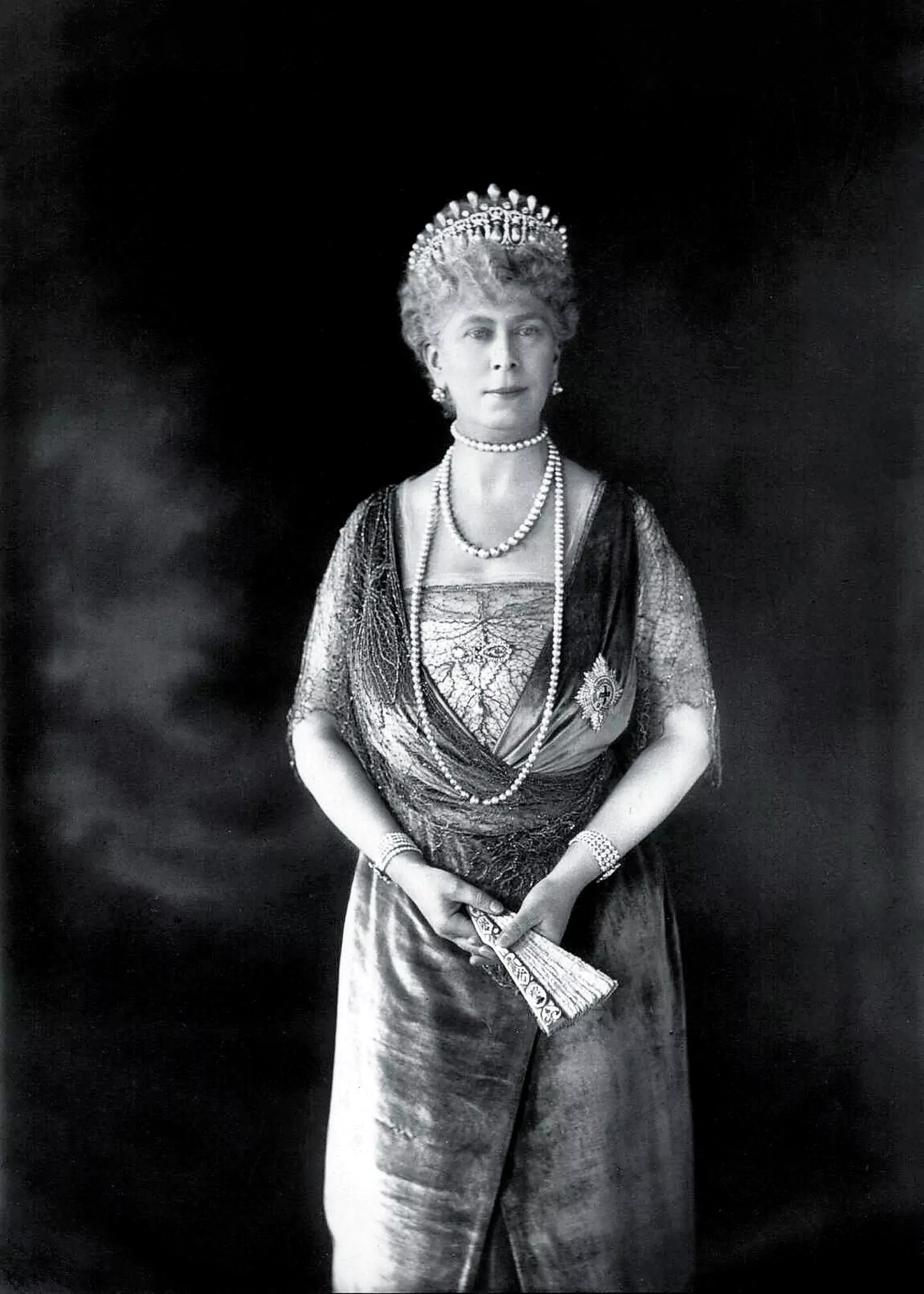 Королева Мария, бабушка королевы Елизаветы II, в тиаре Lover’s Knot, примерно 1926 г.