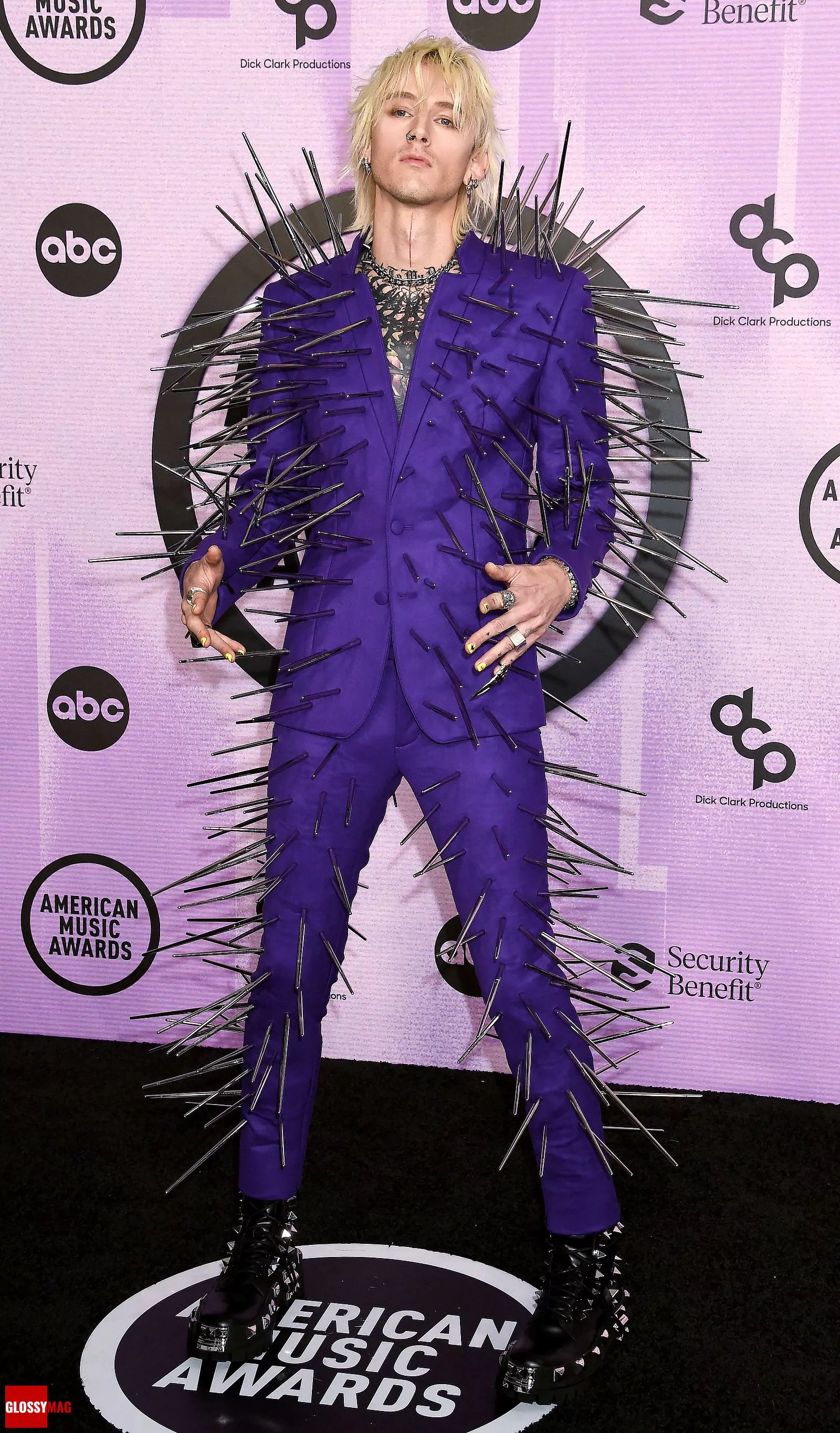 Машин Ган Келли на церемонии вручения премии American Music Awards 2022 в Лос-Анджелесе, 20 ноября 2022 г.