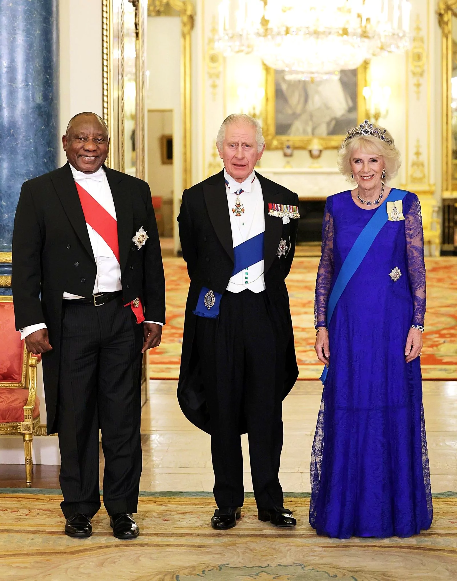 Президент ЮАР Сирил Рамафоса, король Карл III и Камилла, королева-консорт, на Государственном банкете в Букингемском дворце в Лондоне, 22 ноября 2022 г.
