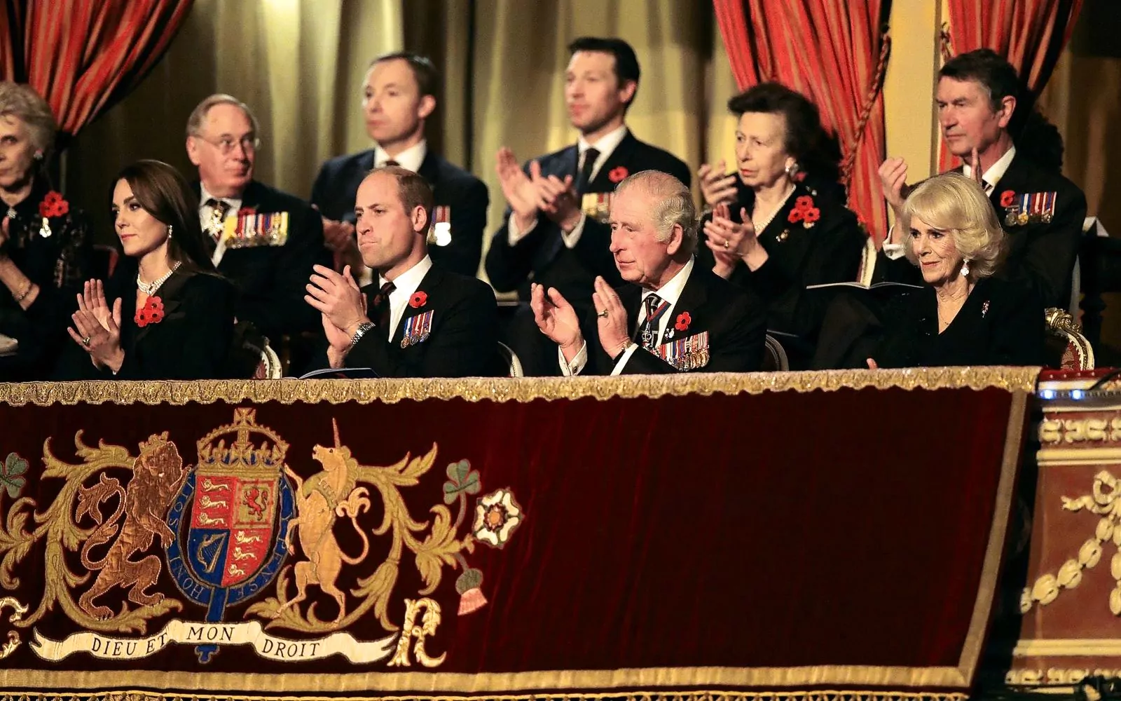 Принц Уильям, Кэтрин, король Карл III, королева-консорт Камилла на фестивале памяти Королевского британского легиона, фото 2