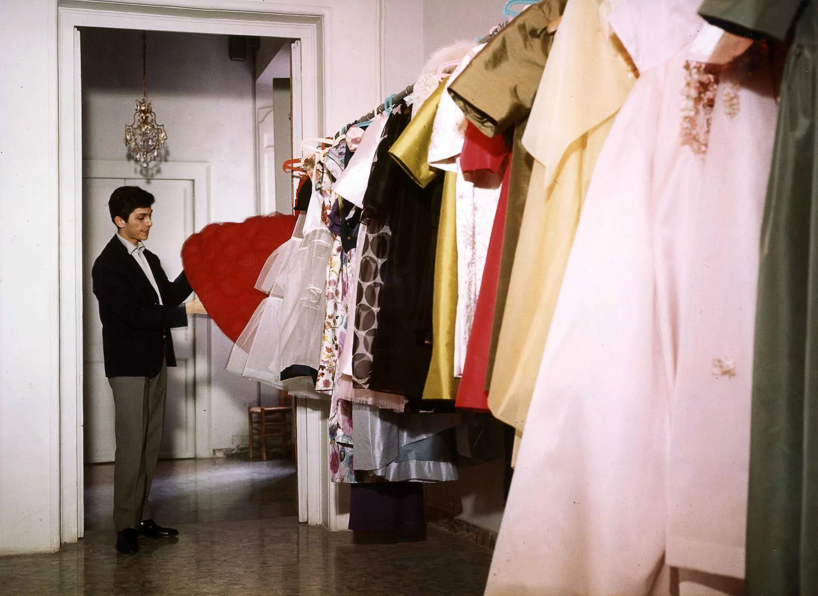 Валентино Гаравани в своем Дом моды на Виа деи Кондотти, 11 в Риме, 1959 г.