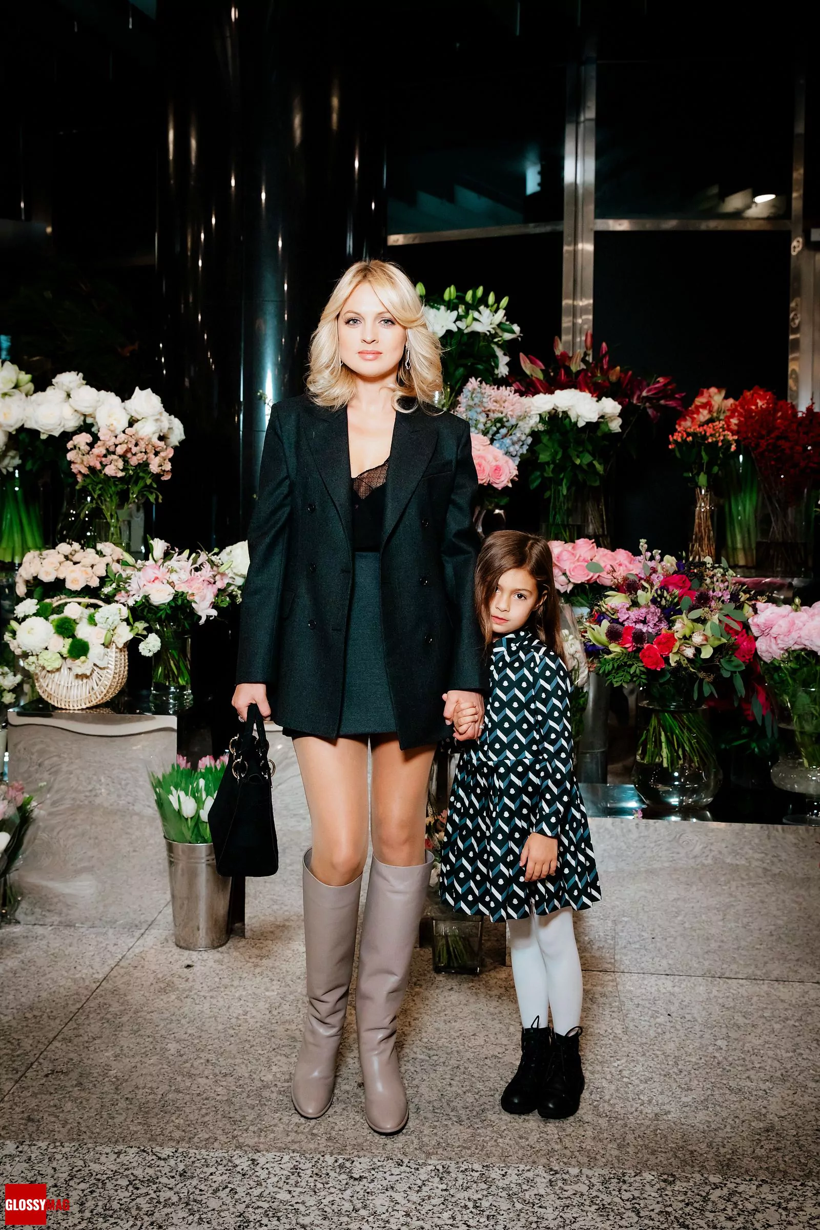Янина Студилина с дочкой на шоу Gulliver в рамках Seasons Fashion Week S/S 2023, 20 ноября 2022 г.