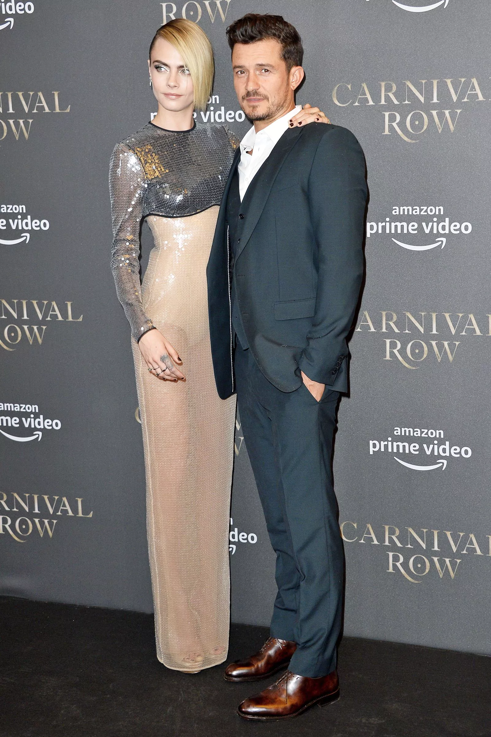 Кара Делевинь и Орландо Блум на специальном показе сериала «Карнивал Роу» в Берлине, 26 августа 2019 г.